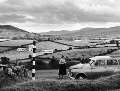 Tourists stop, Northern Ireland, 1955.jpg