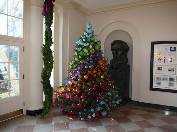 White House Xmas 2018 HGTV.jpg