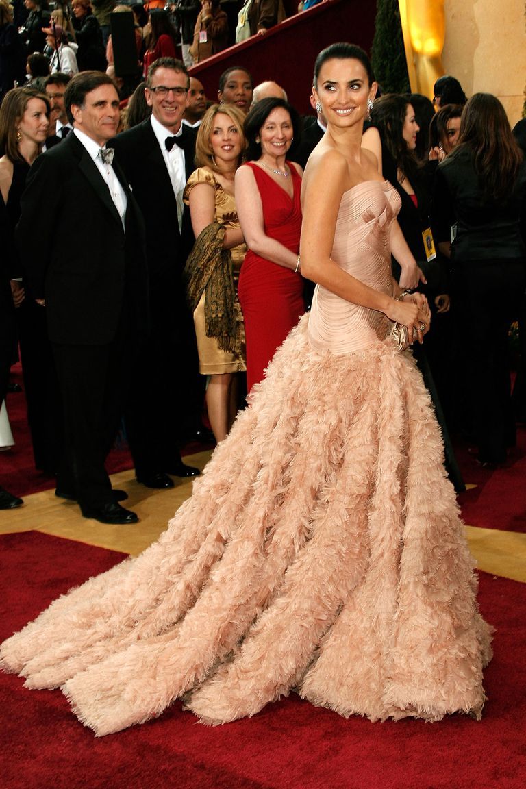 elle-9-penelope-cruz-oscar-dress.jpg