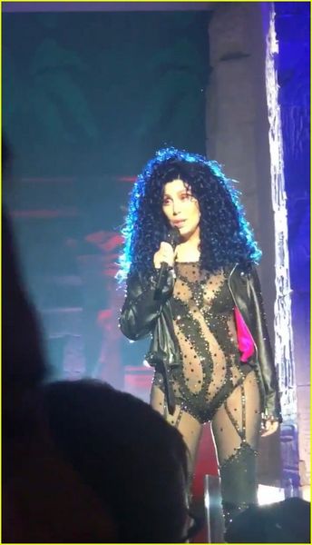 cher-met-gala-2019-surprise-performer-02.jpg