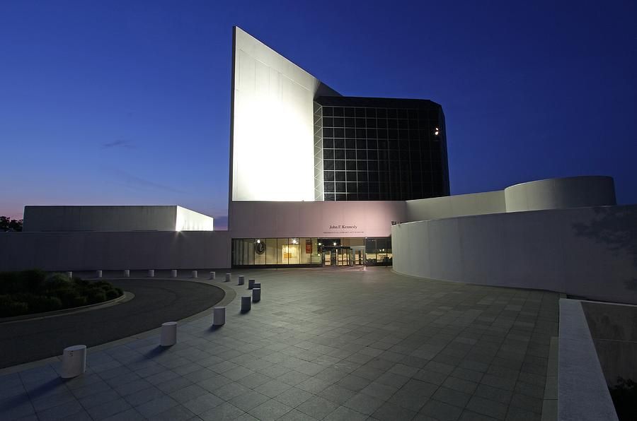 jfk-library-and-museum-by-night-juergen-roth.jpg