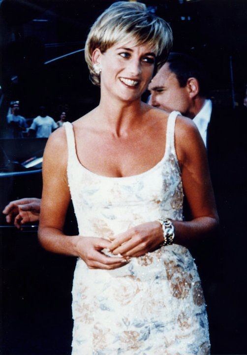 Princess-Diana-wears-Verduras-diamond-and-gold-Double-Crescent-bracelet-and-pearl-diamond-and-gold-earclips-to-the-sale-of-her-clothes-at-Christies-June-1997.jpg