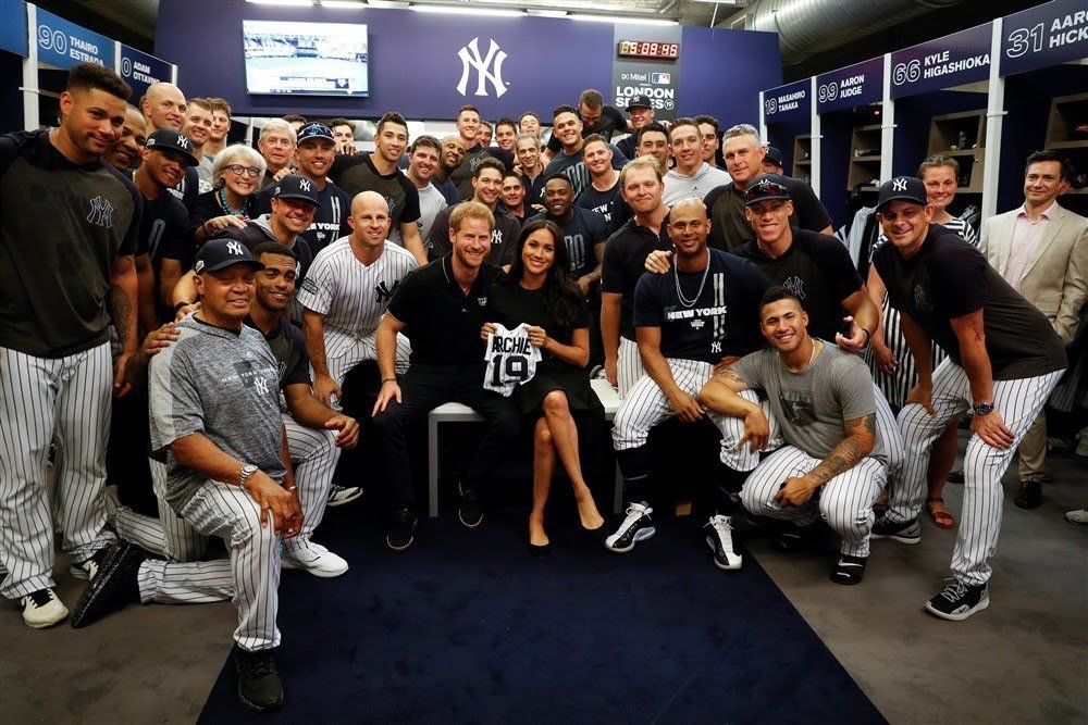 190629-yankees-prince-harry-meghan-al-1331_5d1a2dbccdbb14467e76fc35d6e9bd04.fit-1000w.jpg