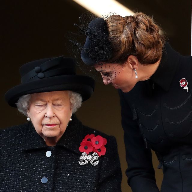 queen-elizabeth-ii-and-catherine-duchess-of-cambridge-news-photo-1573385451.jpg