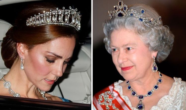 queen's jewels on Kate 4.jpg