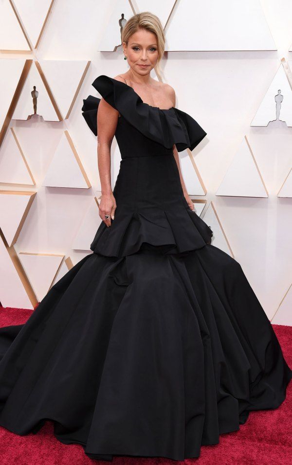 Oscars-2020-Arrivals-Kelly-Ripa-Slide.jpg