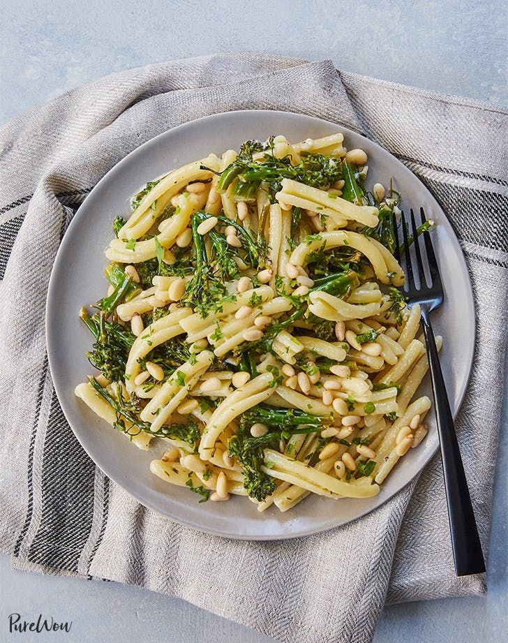 15-Minute_Lemony_Broccolini_Pasta_Recipe.jpg