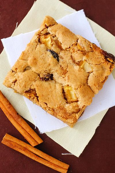 apple-cinnamon-raisin-bars-tall1.jpg