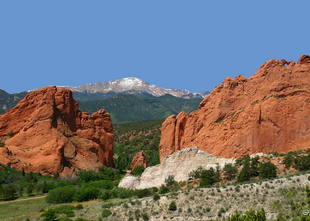 Garden-of-the-gods-visitor-center-GOGPikesPeaknoclouds.jpg