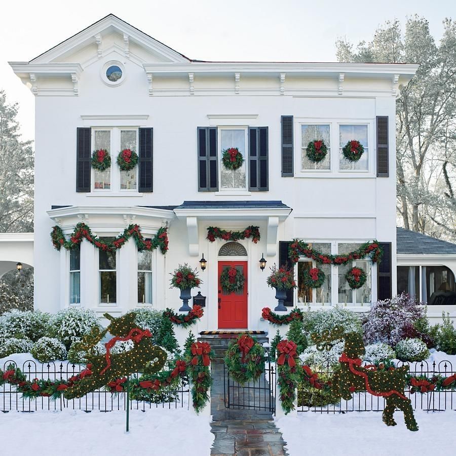 White-Christmas-House-Decor-with-Wreaths.jpg
