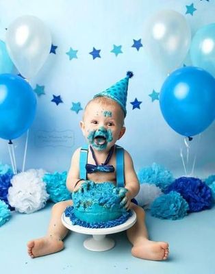 Q baby smashing cake.jpg