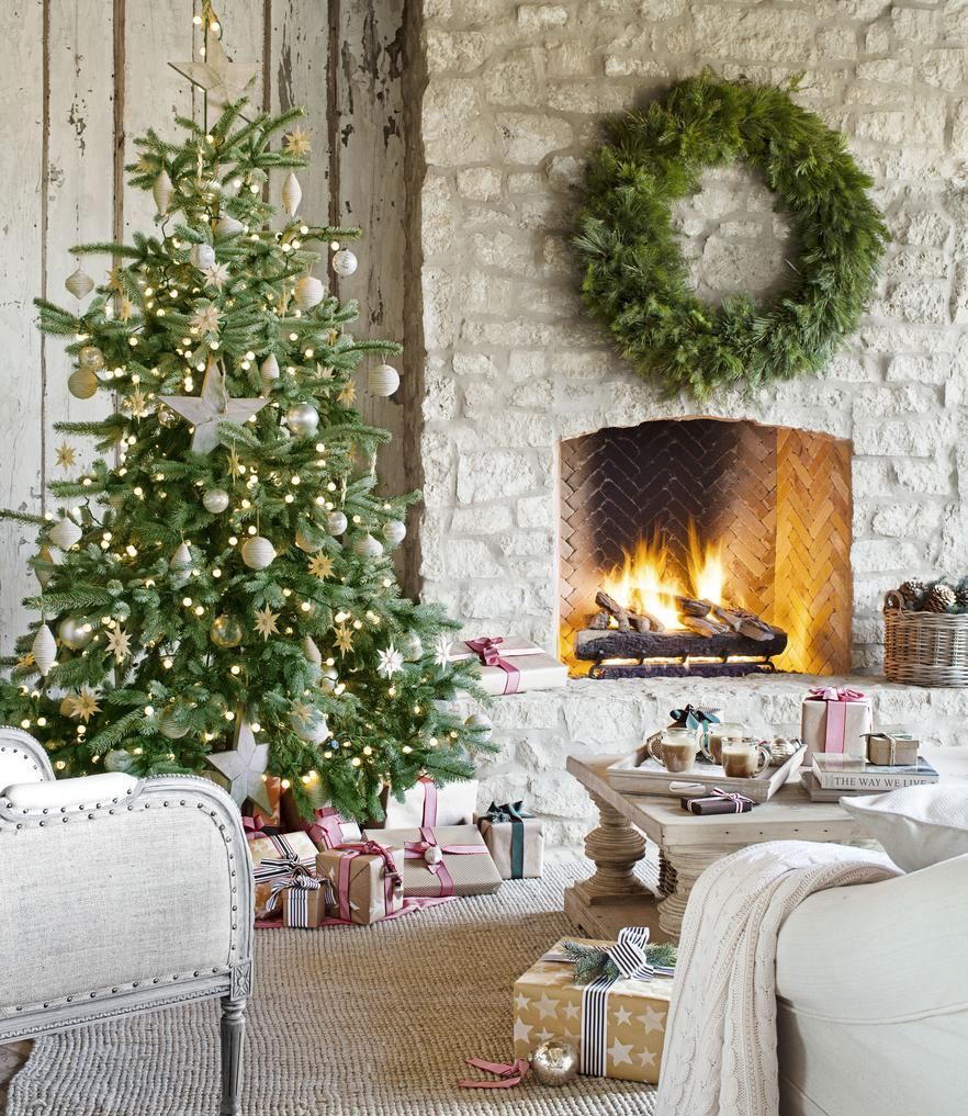 christmas-living-room-porch-1565976057.jpg