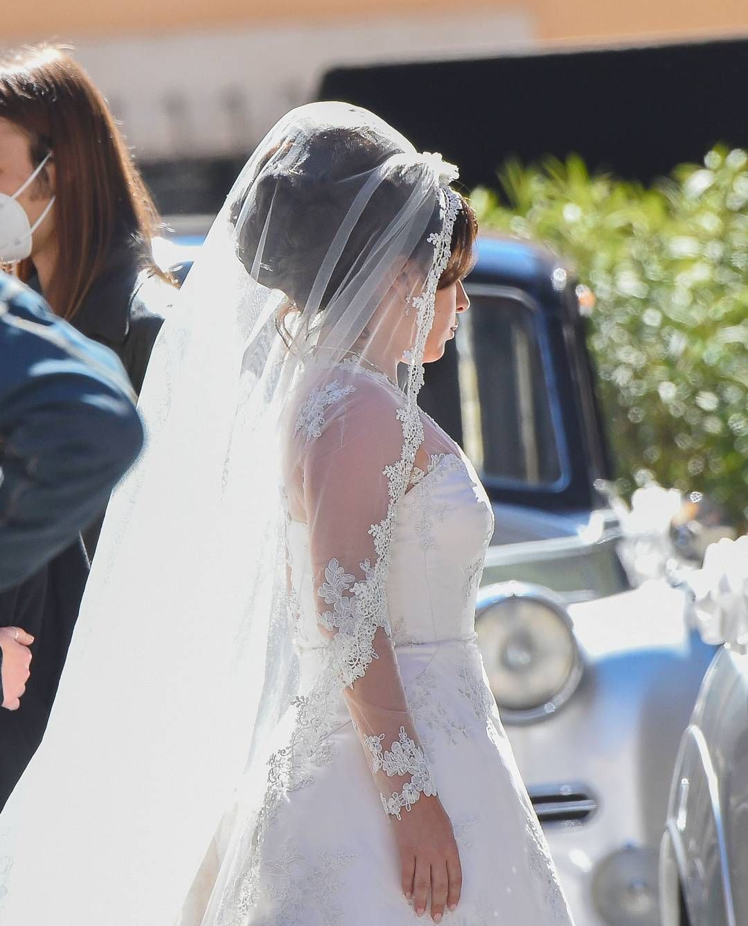 lady-gaga-wedding-dress-292611-1617910867373-main.1080x0c.jpg