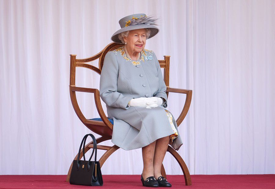 queen-outfit-trooping-a.jpg