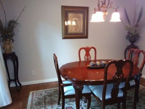 DINING ROOM.jpg