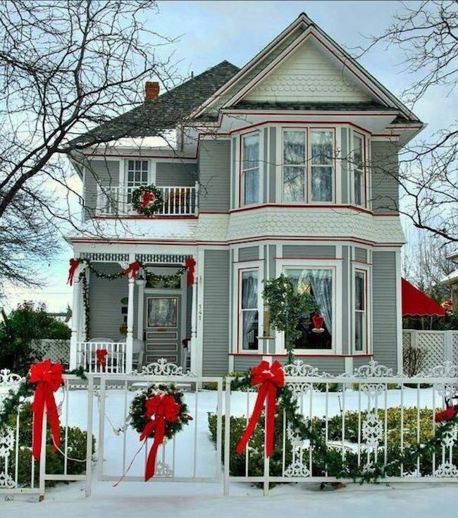 Outdoor-Christmas-House-Decor-Ideas.jpg