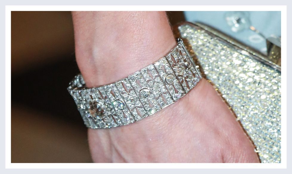 queen-mary-choker-bracelet-1547841636.jpg