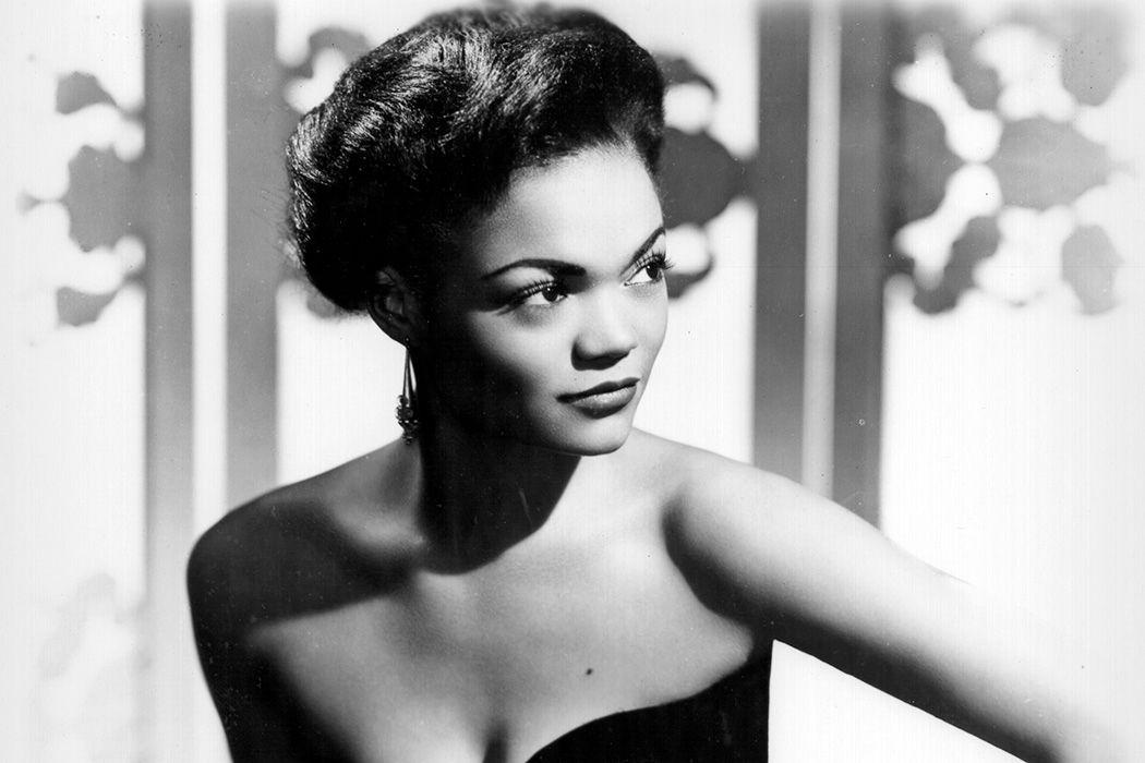 when_eartha_kitt_condemned_poverty_and_war_at_the_whitehouse_1050x700.jpg
