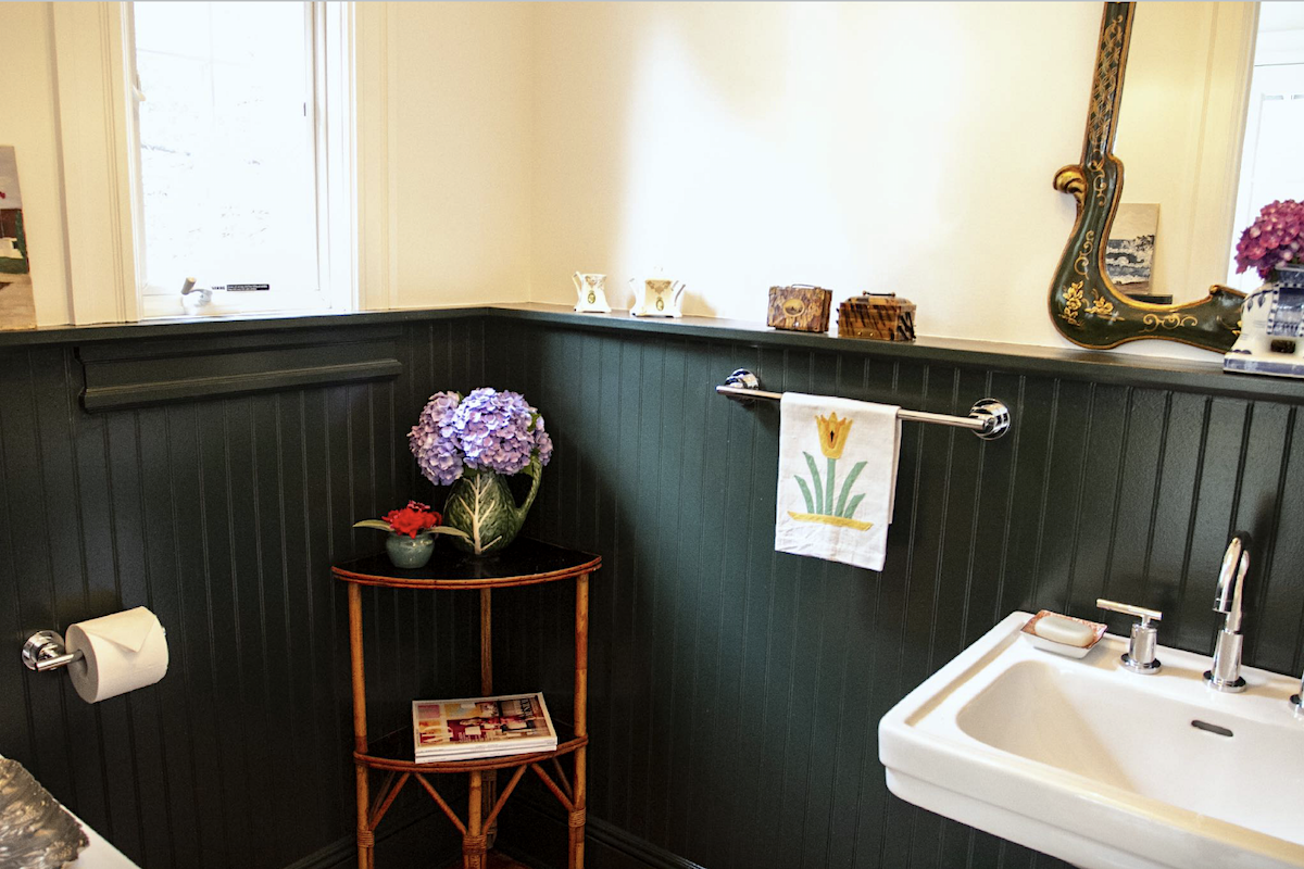 Melissa-Powder-Room-Benjamin-Moore-Essex-Green-wainscoting-Chinoiserie-Mirror.png