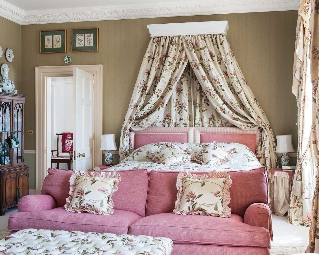 English-Cottage-Preview-Elegant-Pink-Bedroom-1024x819.jpg