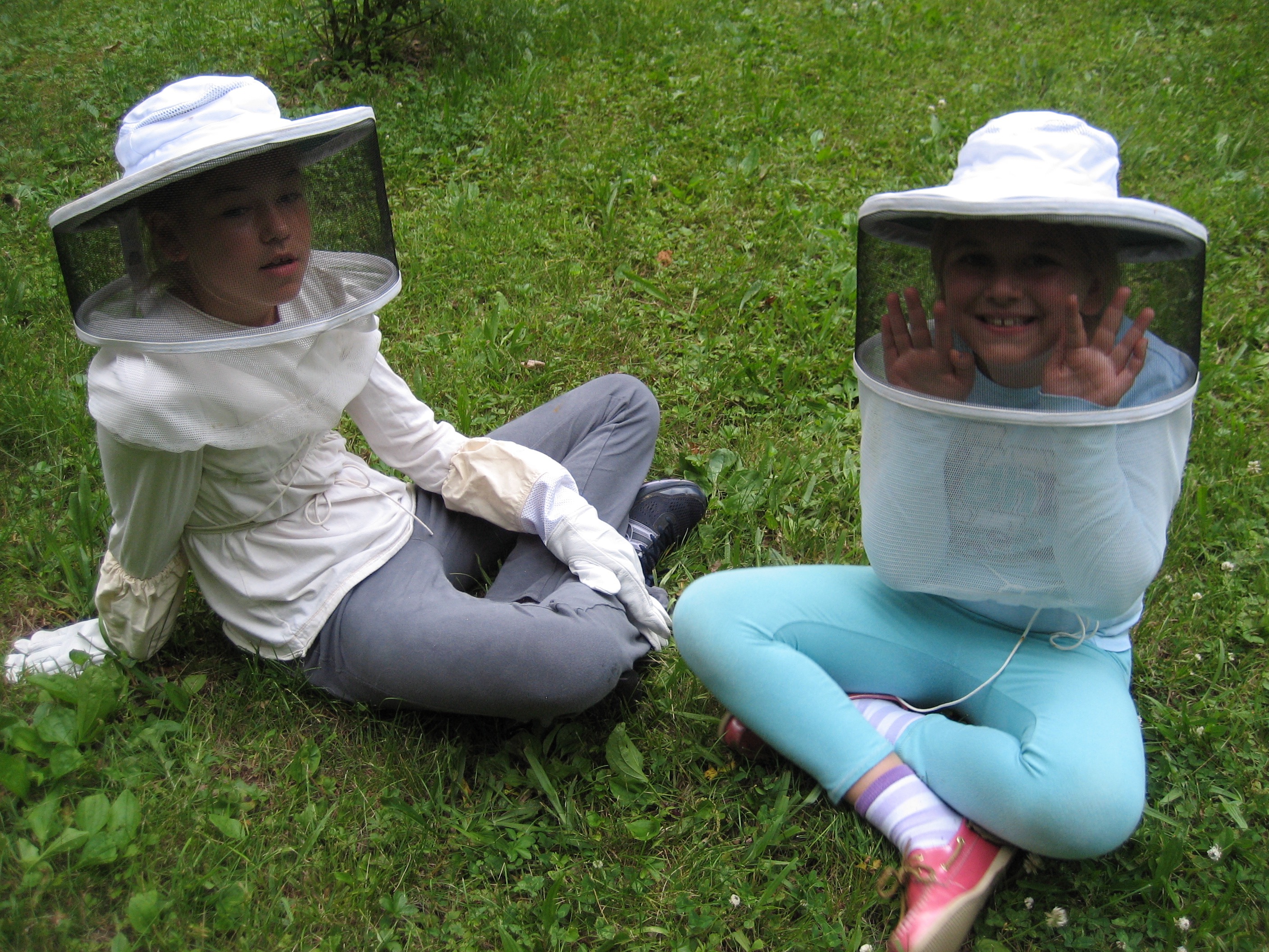 Girls w-Bee Veils (2).jpg