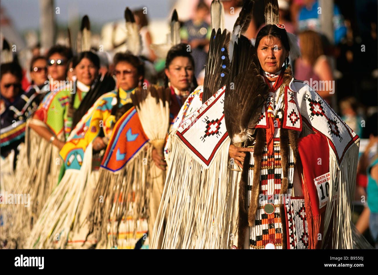 american-indian-women-dancing-blackfoot-reservation-montana-usa-B9550J.jpg
