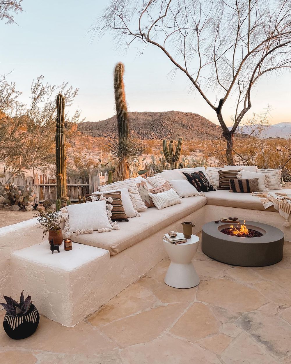 Southwest-Decor-Outdoor-Patio-area-thejoshuatreehouse.jpg