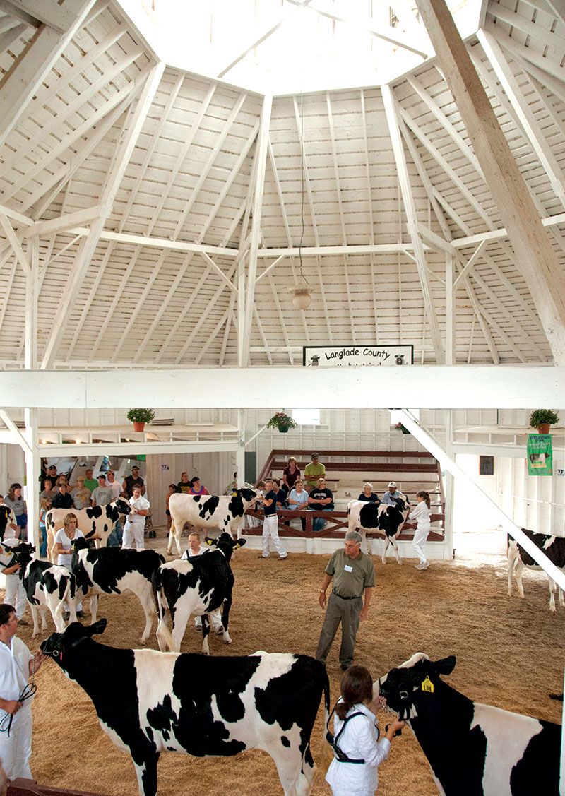 barns-round-02-interior-DJ.jpg