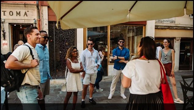 pic--Former-Small-Businesses--St Marcus-Square--Young-Tourists.jpg