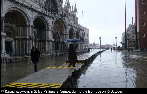 pic--St-Marcus-Square--Flooded--Walkways.jpg