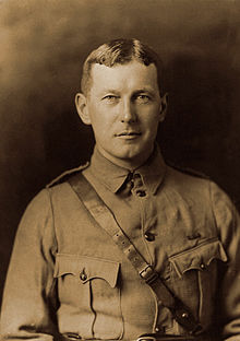 220px-John_McCrae_in_uniform_circa_1914.jpg