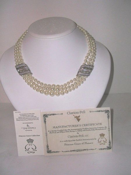 DSCN9463 Grace Kelly pearl necklace.JPG